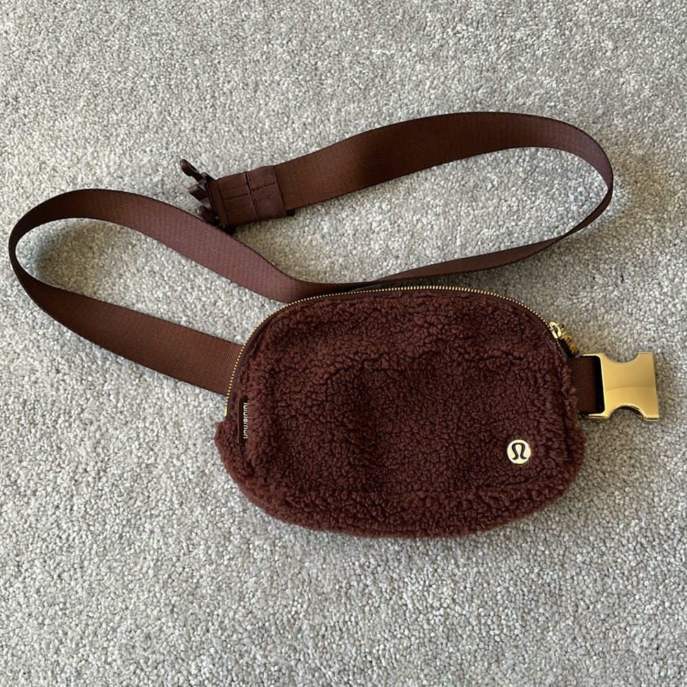 LULULEMON Everywhere Belt Bag (1L)